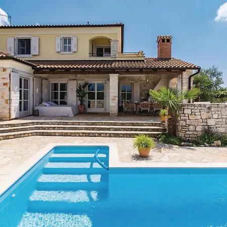 Lovely In With Wifi Holiday home