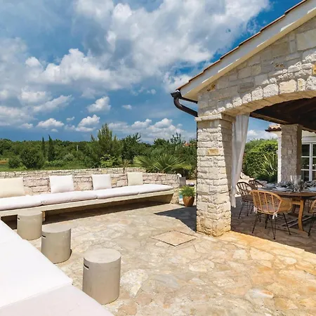 Holiday home Lovely In With Wifi Stifanici